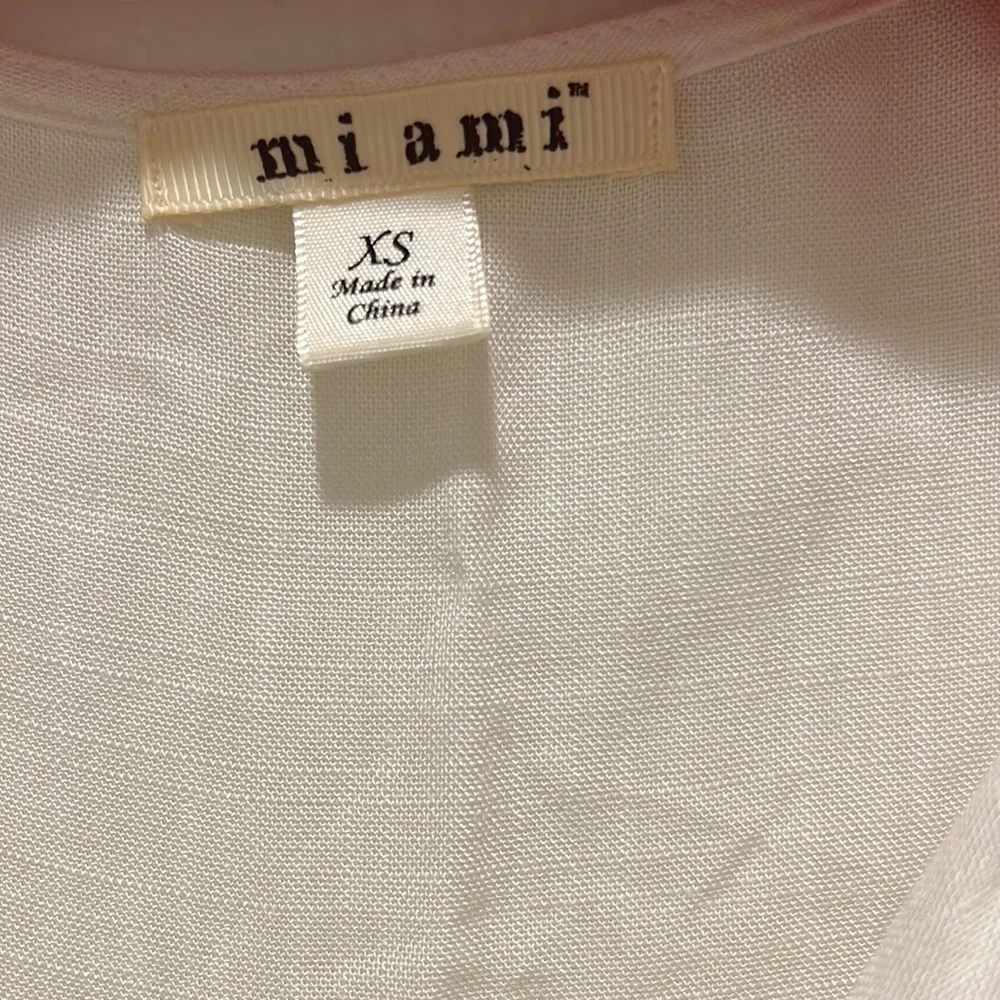 Miami White Dress With Dark Pink Embroidery  mini  Womens Size XS  Sleev… - Picture 6 of 8